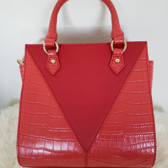 F&W STYLE Bella Red Crocodile & Pebble Leather Handbag - Picture 2 of 14